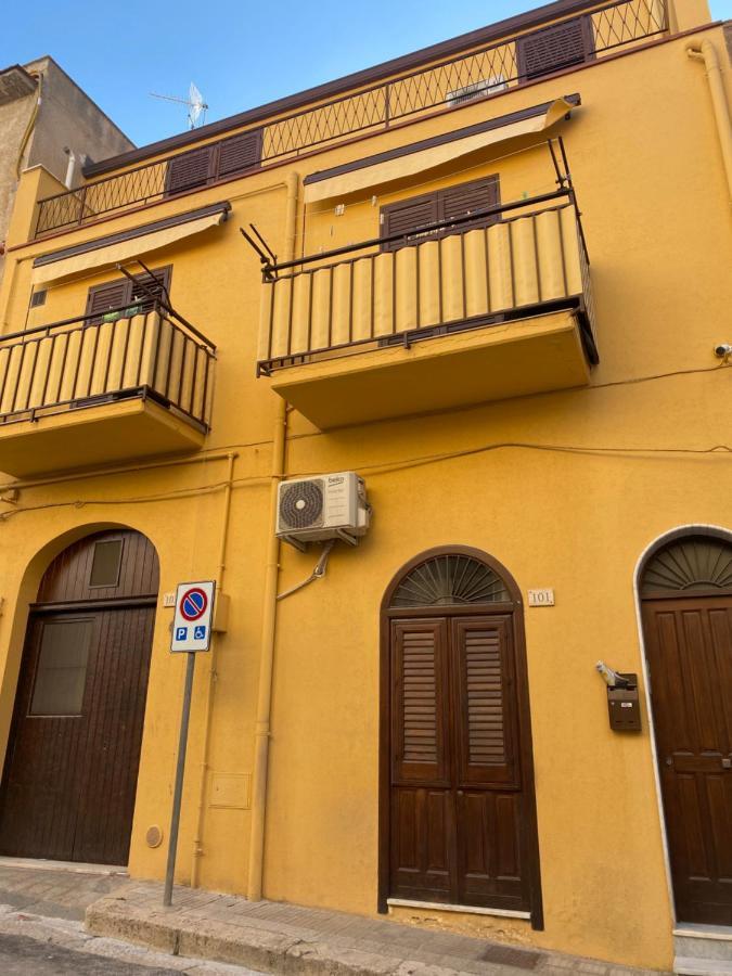 Appartamento Barone カステッランマーレ・デル・ゴルフォ エクステリア 写真